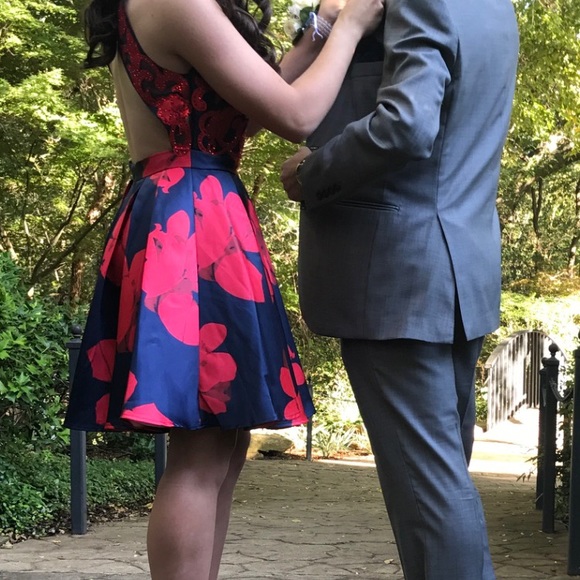 Navy‎ and red homecoming dress size 4 - Picture 3 of 8